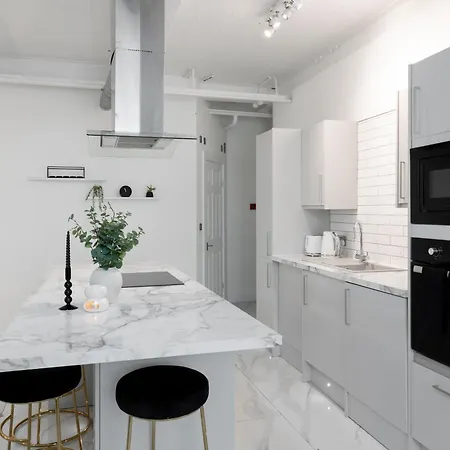 Luxury Apartment, Bradford *